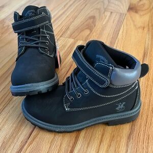Kids casual boots, size 1